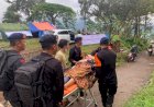 Pertolongan-korban-gempa-Cianjur-di-desa-terisolir-dilakukan,-Brimob-Polri-evakuasi-dengan-tandu
