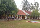 Kapolpos-Mollo-Tengah-Jadi-Pembina-Upacara-di-SMPN-Sakteo,-Tekankan-Kedisiplinan-dan-Stop-Bullying