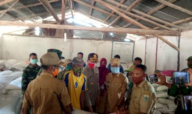 Bersinergi,-TNI-Polri--dan--Stake-Holder-di-Polres-TTS-Bagikan-Bansos-Kepada-Warga