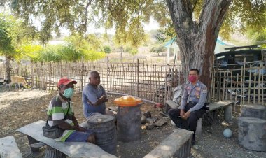 Patroli-Dialogis,-Anggota-Polsek-Amanuban-Selatan-Sampaikan-Imbauan-Kamtibmas