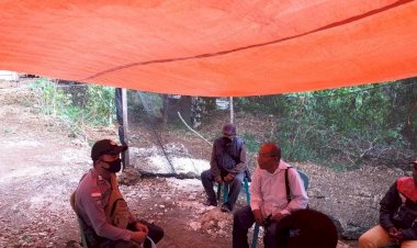 Melakukan-Acara-Keluarga-dan-Mengumpulkan-Banyak-Orang,-Bhabinkamtibmas-Beri-Imbauan-Kepada-dan-Membubarkan-Warga