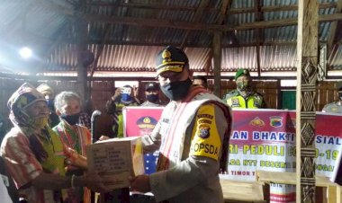 Polri-Peduli-Covid-19,-Kapolda-NTT-Beri--Sembako-dan--Bantuan-APD-di-Kecamatan-Fatumnasi