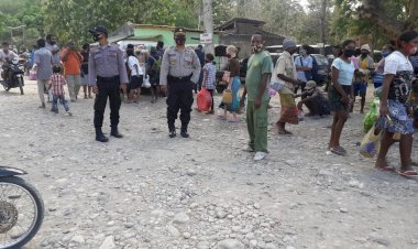 Pantau-Pasar-Mingguan,-Kapolsek-Batu-Putih--Imbau-Patuhi-Protokol-Kesehatan