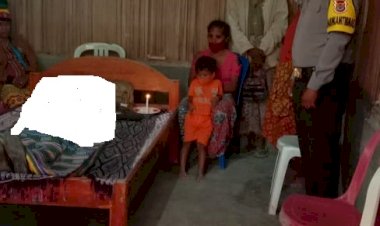 Turut-Berbela-Sungkawa,-Bhabinkamtibmas-Melayat-Ke-Rumah-Warga