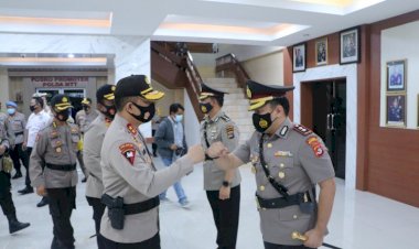 Kapolda-NTT-Pimpin-Upacara-Serah-Terima-Jabatan-Kapolres-TTS