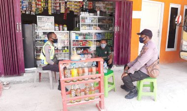 Bersama-Bhabinkamtibmas,-Kapolsubsektor-Sambangi-Pedagang