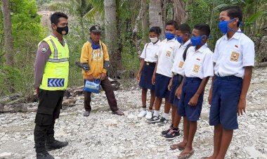  Sambangi-Para-Pelajar-SMP-,-Bhabinkamtibmas - Ajak-Patuhi-Prokes