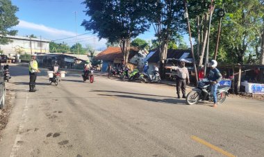 Gatur-Lantas-Pagi,-Personil-Polres-TTS-Imbau-Pengguna-Jalan- Patuhi-Protokol-Kesehatan