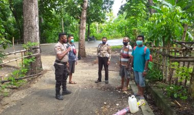 Anggota-Polsek-Polen-Sambangi-Warga-Sampaikan-Pesan-Kamtibmas