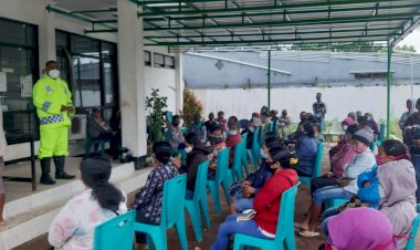 Pentingnya- Cegah-Penyebaran-Covid-19,-Kanit-Dikyasa-Sat-Lantas-Polres-TTS-Beri-Imbauan-Kepada-Warga