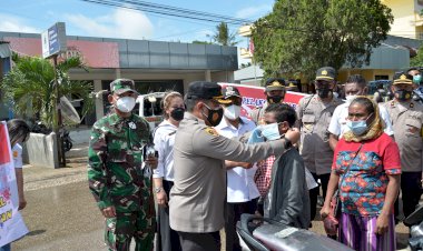 Perangi-Covid-19,-Kapolres-TTS-Pimpin-Bagi-Masker-dan-Semprot-Disinvektan