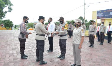 Berprestasi,-Sejumlah-Personil-dan-ASN-Polres-TTS-Mendapat-Penghargaan-dari-Kapolres-TTS