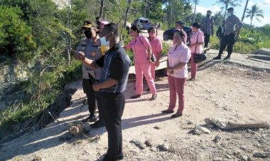 Tidak-Saja-Salurkan-Sembako,Kapolres-TTS-Juga--Pantau-Langsung-Warga-yang-Terdampak-Bencana-Tanah-Lonsor