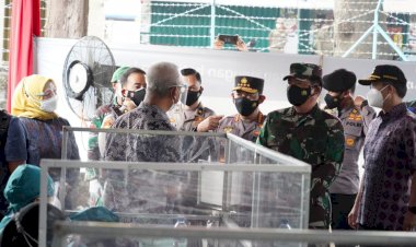 Panglima-TNI-dan-Kapolri-Tinjau-Vaksinasi-di-Pabrik-Sukuntex-dan-Pura-Terban-Kudus-Dukung-Program-1Juta-Sehari