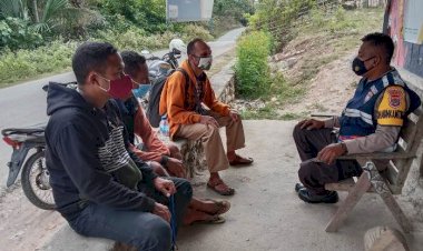 Dengan- Cara-DDS,-Bhabinkamtibmas- Kamtibmas-Polsek-Amanatun-Utara-Imbau-Warga-Taat-Prokes