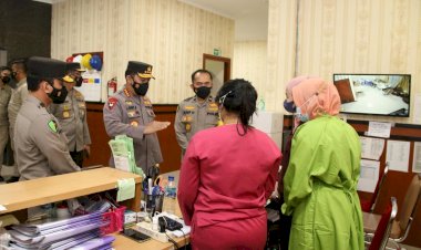 Kapolri-Cek-Pasien-Covid-19-Terlayani-dengan-Baik-di-RS-Polri-dan-Berikan-Bansos-ke-Nakes