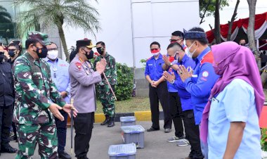Tinjau-Vaksinasi-Massal-KSPSI-di-Sumedang,-Kapolri:-Kesehatan-Buruh-Terjaga-Ekonomi-Bertumbuh