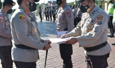 Apresiasi-Kinerja-Personil,-Kapolres-TTS-Beri- Penghargaan