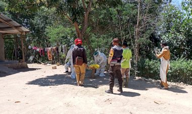 Cegah-Penyebaran-Covid-19,-Bhabinkamtibmas-Pol-Sub-Sektor-Noebeba-Dampingi-Petugas-Medis -Tracing-Warga-Kontak-Erat-Pasien-Covid-19