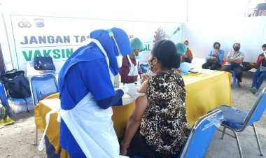 Dukung-Percepatan-Penanganan-Covid-19,-di-Gerai -Presesi-Polres-TTS-dilaksanakan-Vaksin-Covid-19-Dosis-II