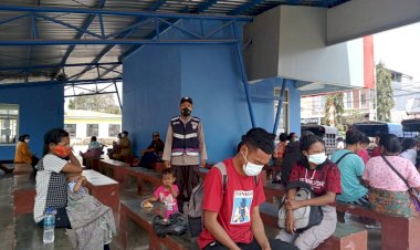 Sambangi-Penumpang-di-terminal-Kota-Soe-,-Bhabinkamtibmas- Imbau-Tetap-Patuhi-Prokes-Covid-19