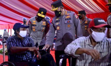 Tinjau-Vaksinasi-Akpol-97,-Kapolri:-Pertumbuhan-Ekonomi-Diiringi-Strategi-Pengendalian-Covid-19