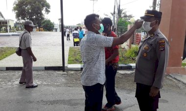  Memasuki-Mapolres -TTS-,-Masyarakat-dan-Anggota-Wajib-Patuhi-Prokes-Cegah-Covid-19