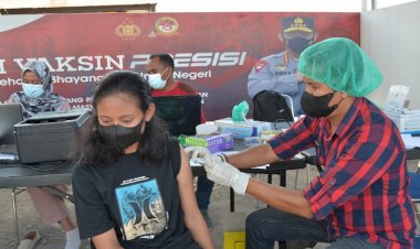 Di-Gerai-Vaksin-Presesi-Polres-TTS,-Polres-TTS-Gencar -Melaksanakan-Vaksinasi-Covid-19--​​​​​​​