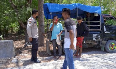 Temui-Warga,-Anggota-Polsek-Amanuban-Timur-Imbau-Patuhi-Prokes--