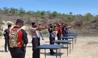 Guna-Meningkatkan-Kemampuan,- Personil-Polres-TTS-Gelar-Latihan-Menembak