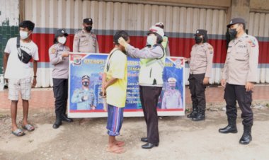 Operasi-keselamatan,-Polres-TTS-Bagi-bagi-Masker-Gratis