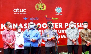 Tinjau-Vaksinasi-Booster,-Kapolri:-Buruh-Harus-Dalam-Kondisi-Optimal-dan-Sehat-Hadapi-Omicron