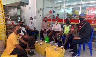 Sinergi,-Bhabinkamtibmas--dan-Babinsa-Patroli-Sambang