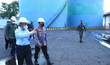 Tinjau-Pabrik-Minyak-Goreng-di-Bali,-Kapolri-Pastikan-Stok-dan-Harga-Sesuai-HET-Dipasaran