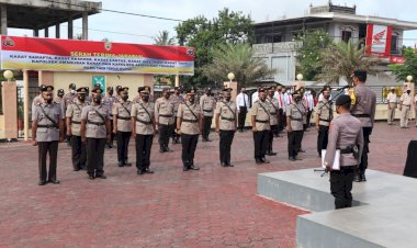Sejumlah-Kasat-Dan-Kapolsek-di-Serahterimakan
