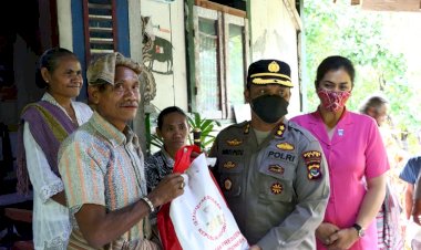 Silahturahmi-Ke-Raja-Boti,-Kapolres-TTS-Salurkan-Paket-Sembako-Dari-Presiden-RI