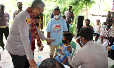 Kapolda-NTT-Tinjau-Vaksinasi-Bagi-Masyarakat-di-Gereja-St.-Maria-Dari-Ibu-Angelina-Noelbaki