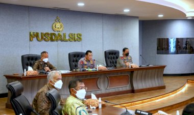 Kapolri-Bentuk-Satgas-Gabungan-Awasi-Produksi-dan-Distribusi-Selama-24-Jam:-Pastikan-Stok-Minyak-Curah-Tersedia