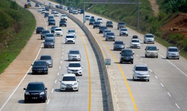 Warga-Apresiasi-Polisi-Terapkan-One-Way-Saat-Arus-Mudik:-Aman,-Nyaman-dan-Lancar