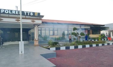 Cegah-DBD,-Polres-TTS-Lakukan-Fogging