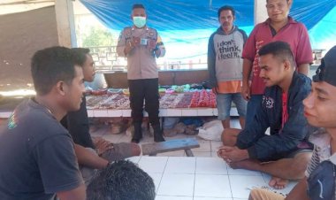 Sambangi-Warga,-Bhabinkamtibmas-Sosialisasi-Aplikasi-Dumas-Presisi