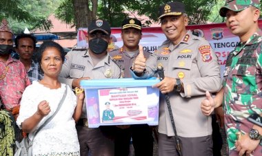 Peduli-kasih,-Dalam-menyambut-Hari-Bhayangkara-ke-76,-Kapolda-NTT-Beri-Bantuan-Sosial-Kepada-Masyarakat-Kecamatan-Amanuban-Selatan