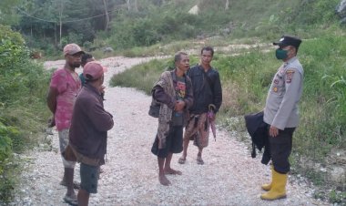 Antisipasi-Korban-Saat-Bencana-Alam,-Personil-Polsek-Kie-Lakukan-Patroli-Sambang