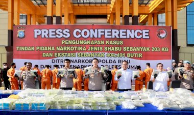 Sejarah-Baru-Polda-Riau-Ungkap-Kasus-Narkoba,-Amankan-203-KG-Sabu-dan-404.491-Butir-Ekstasi