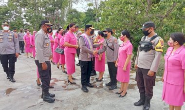 Kunker-ke-Polsek-Jajaran,-Kapolres-TTS-Bagi-Bingkisan-kepada-warga-Masyarakat
