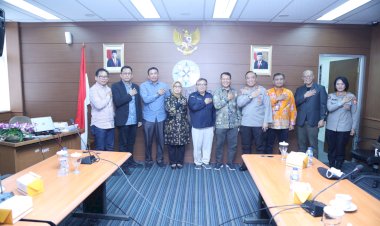 Polri,-KPU,-Bawaslu,-KPI,-PWI-dan-Dewan-Pers-Bertemu,-Bahas-Pencegahan-Berita-Hoax-Jelang-Pemilu-2024