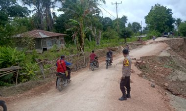 Cegah-Terjadi-Korban-Akibat-Bencana-Alam,-Rutin-Bhabinkamtibmas-Beri-Imbauan