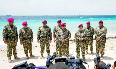 Kapolri-Disematkan-Jadi-Warga-Kehormatan-Marinir,-Sinergitas-TNI-Polri-Makin-Kokoh