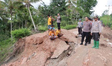 Tinjau -Lokasi-Bencana-Alam,-kapolres-TTS-Imbau-Warga -Selalu-Berhati-hati-dan-Waspada
