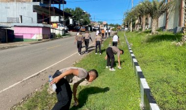 Polres-TTS:- Aksi-Pungut-Sampah-Demi-Lingkungan-Yang-Asri